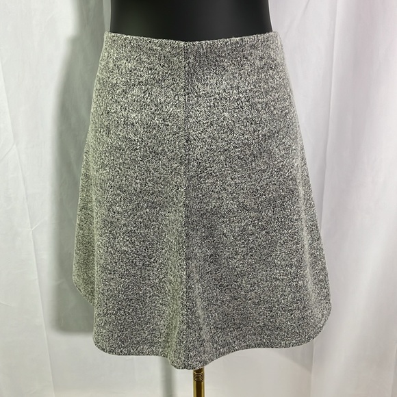 LOFT Gray Knit High Waisted A-Line Mini Skirt - Picture 3 of 16